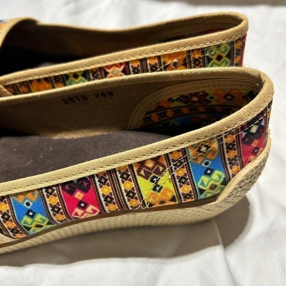 Ladies Abril colorful slip on shoes size 7.5 made in Mexico - Picture 8 of 9